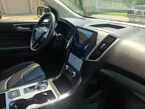 Used 2024 Ford Edge Titanium AWD/4WD image 17
