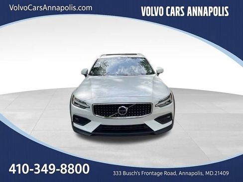Certified 2025 Volvo V60 B5 Cross Country Ultra AWD/4WD image 3