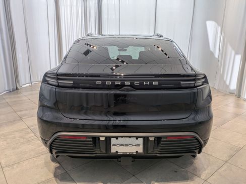 Certified 2025 Porsche Macan Electric image 10