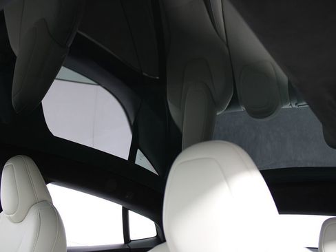 Used 2021 Tesla Model S Plaid image 9