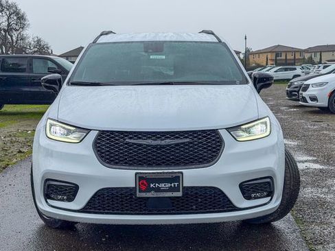 New 2026 Chrysler Pacifica Select image 3