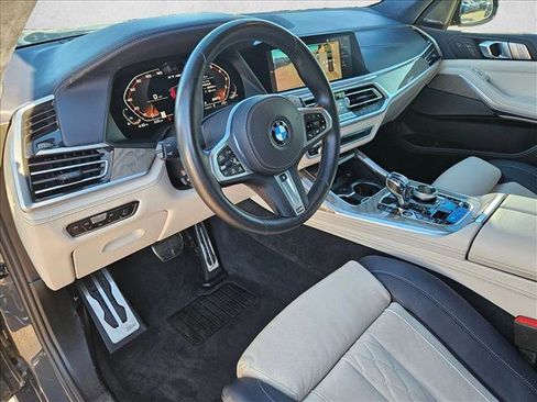 Used 2022 BMW X7 M50i w/ Dynamic Handling Package image 10
