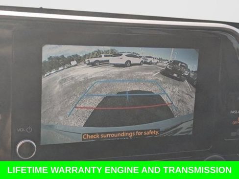 Used 2024 Toyota Highlander LE FWD image 23