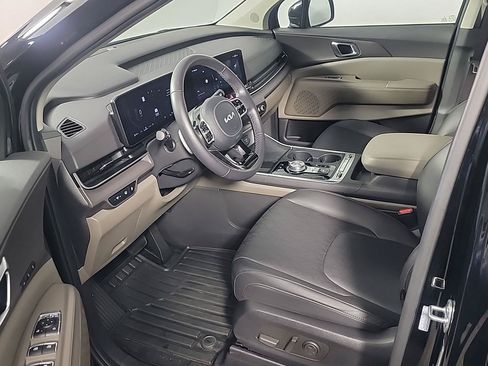 Used 2025 Kia Carnival SX FWD image 19