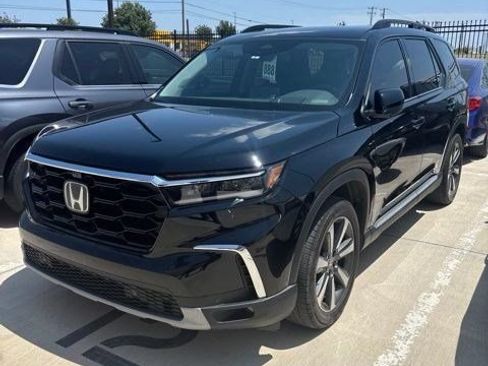 Used 2025 Honda Pilot Elite image 1