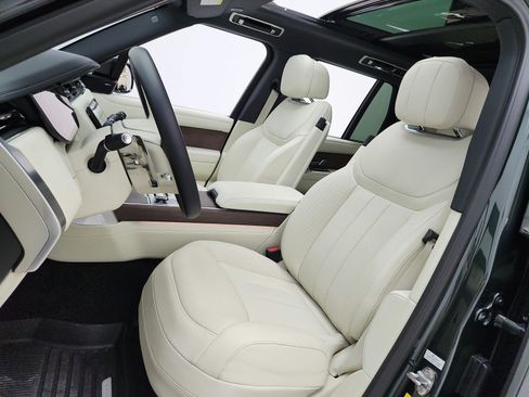 Used 2025 Land Rover Range Rover SE AWD/4WD image 10