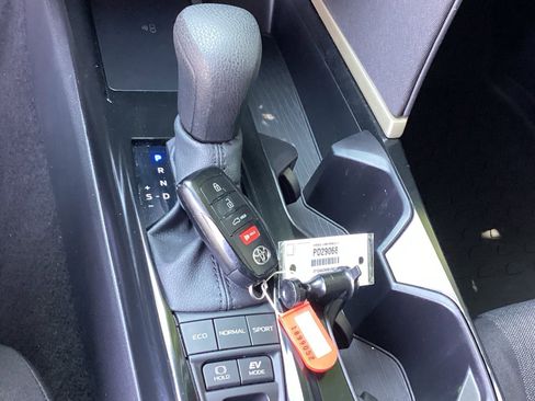 Used 2025 Toyota Camry LE image 25