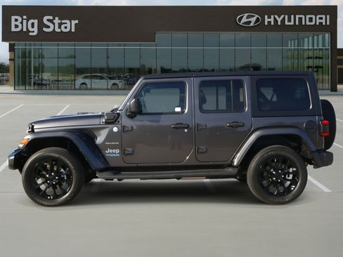 Used 2022 Jeep Wrangler Unlimited Sahara w/ Cold Weather Group image 2