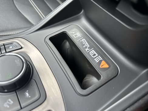 Used 2024 GMC Terrain Denali w/ Denali Premium Package AWD/4WD image 19