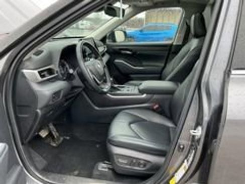 Used 2022 Toyota Highlander XLE image 12