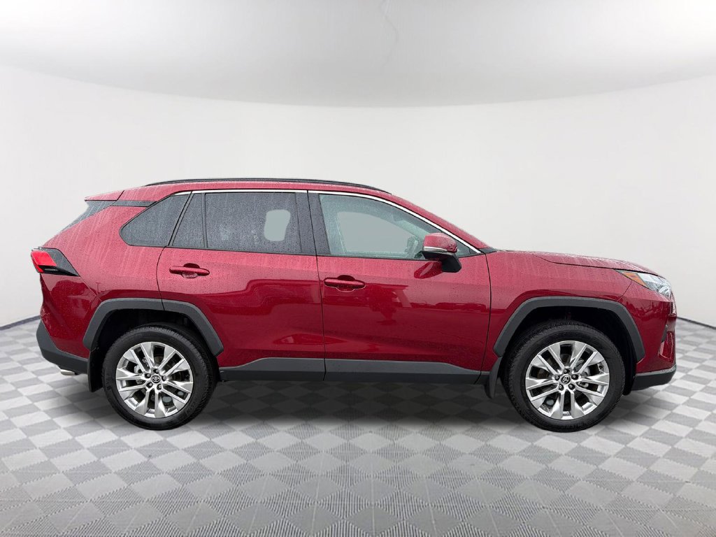 Used 2025 Toyota RAV4 XLE Premium FWD image 4
