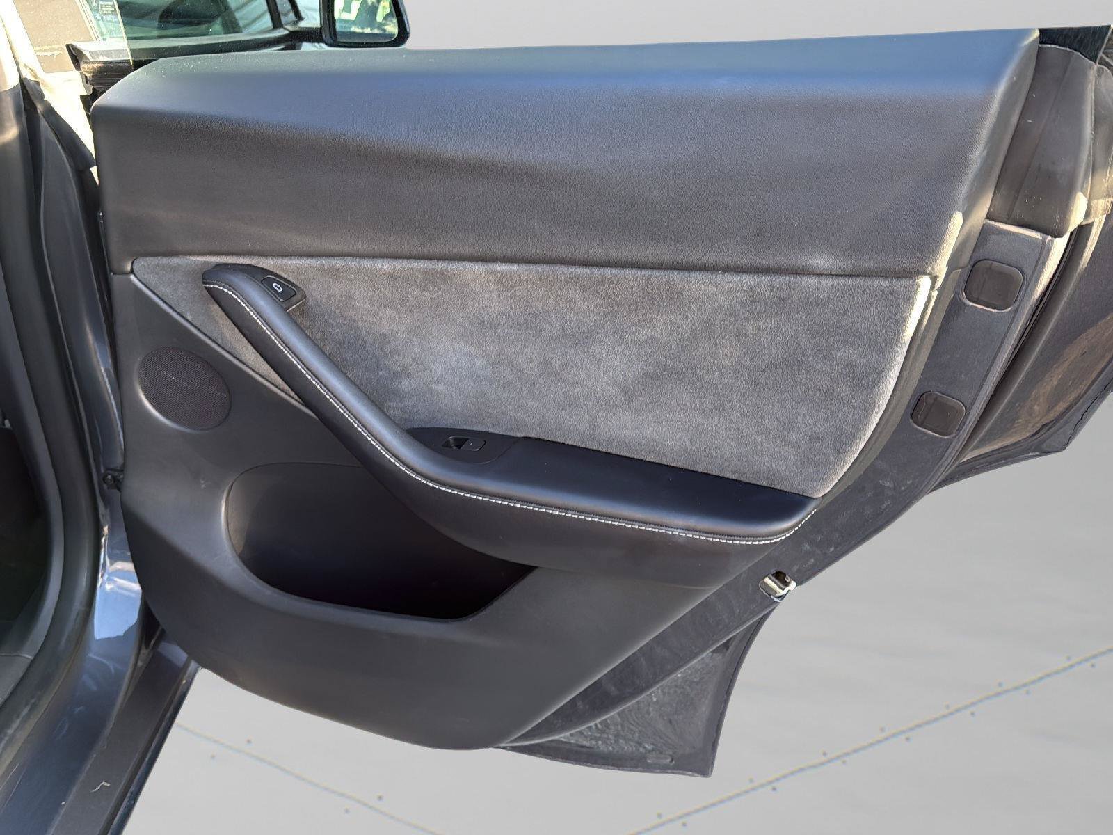 Used 2022 Tesla Model Y Long Range AWD/4WD image 30