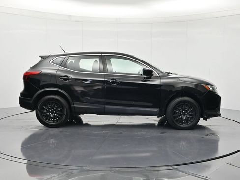 Used 2018 Nissan Rogue Sport S FWD image 4
