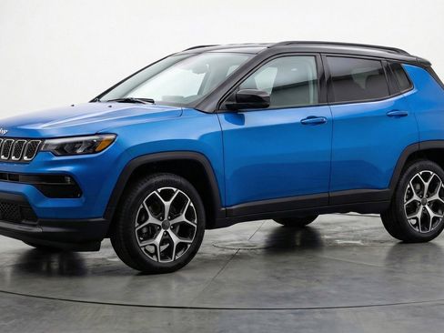 Used 2025 Jeep Compass Limited image 3