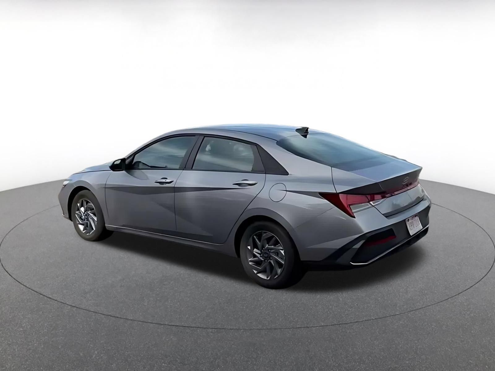 Used 2026 Hyundai Elantra Hybrid FWD image 9