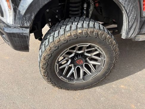 Used 2026 Ford F250 Lariat w/ Black Appearance Package image 9