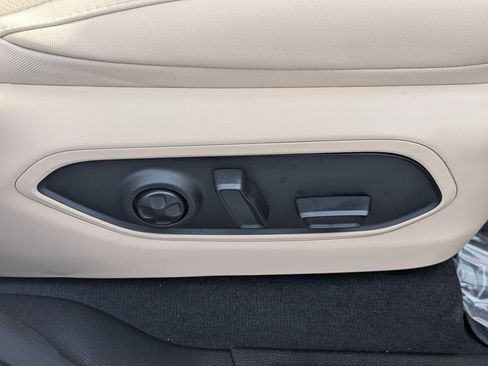 New 2026 Jeep Grand Cherokee Limited w/ Luxury Tech Group II RWD image 38