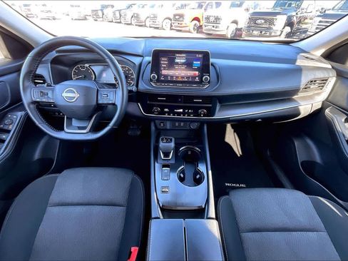 Used 2025 Nissan Rogue SV image 14
