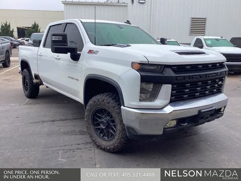 Used 2022 Chevrolet Silverado 2500 LT w/ Convenience Package AWD/4WD image 3