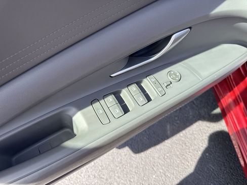Used 2024 Hyundai Elantra SEL FWD image 13