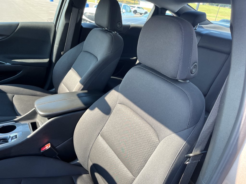 Used 2025 Chevrolet Malibu LT FWD image 12