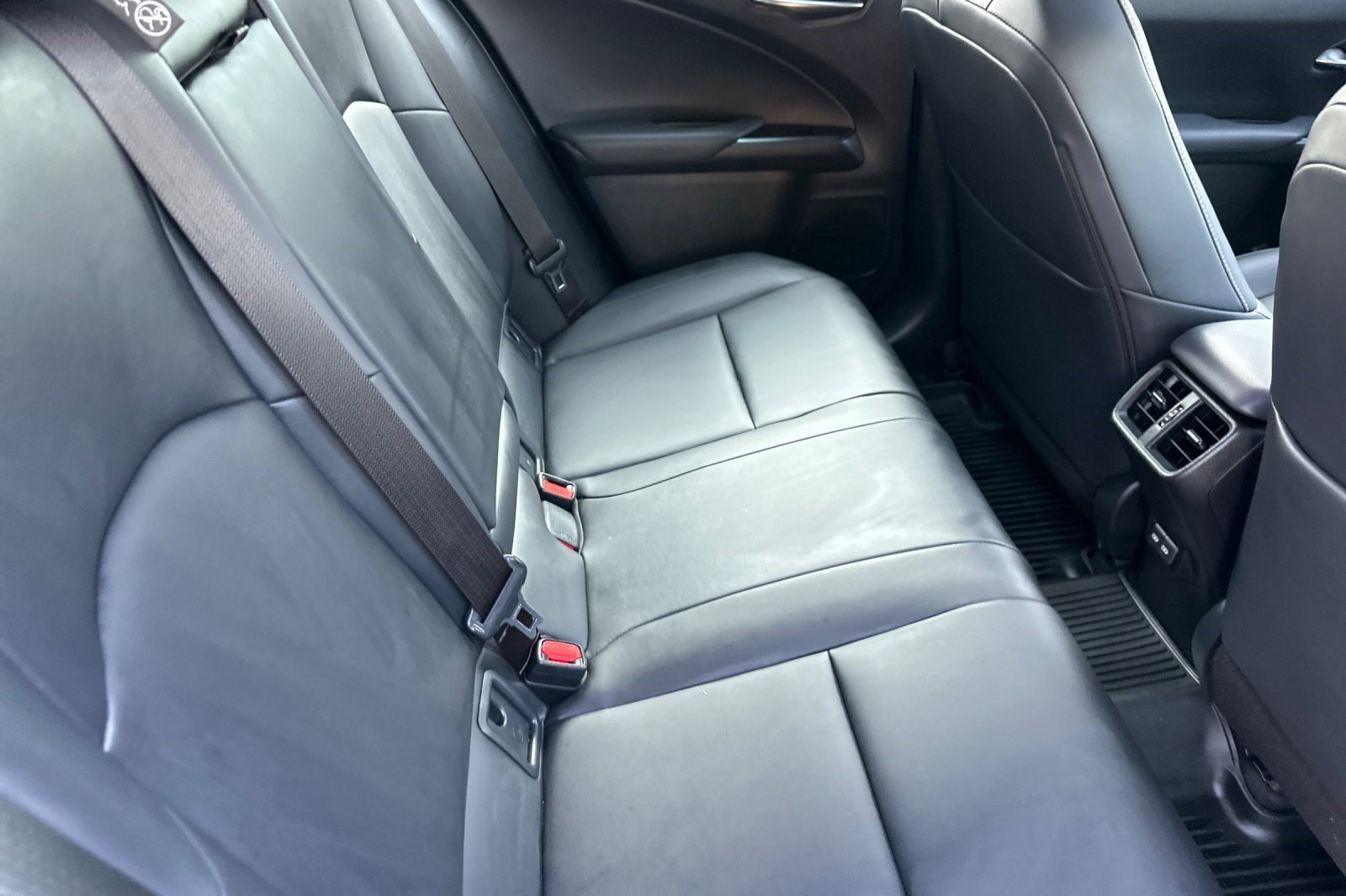 Certified 2025 Lexus UX 300h FWD w/ Accessory Package (Z2) image 31
