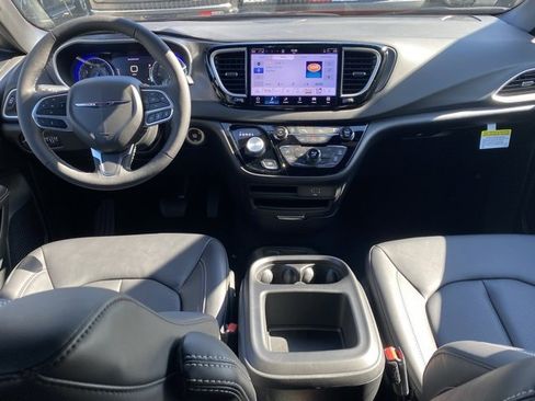 New 2026 Chrysler Voyager LX image 34