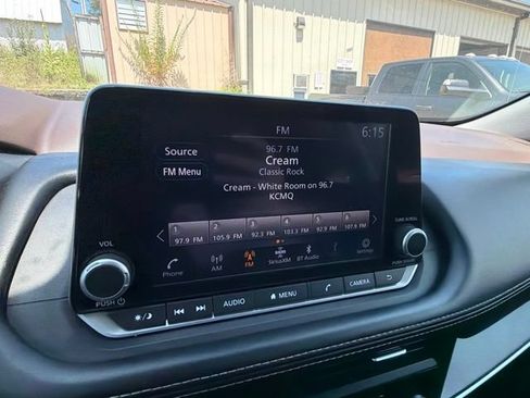 Used 2023 Nissan Rogue S AWD/4WD image 23