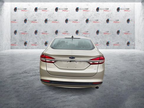 Used 2018 Ford Fusion SE w/ Fusion SE Technology Package image 5