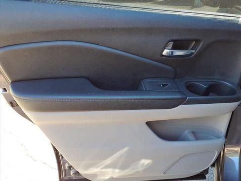 Used 2017 Honda Pilot Touring image 9