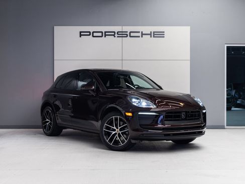Certified 2026 Porsche Macan AWD/4WD image 9