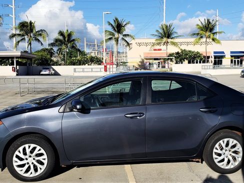 Used 2018 Toyota Corolla LE image 2