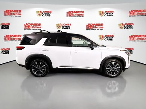 Certified 2026 Nissan Pathfinder Platinum w/ Lighting Package AWD/4WD image 17