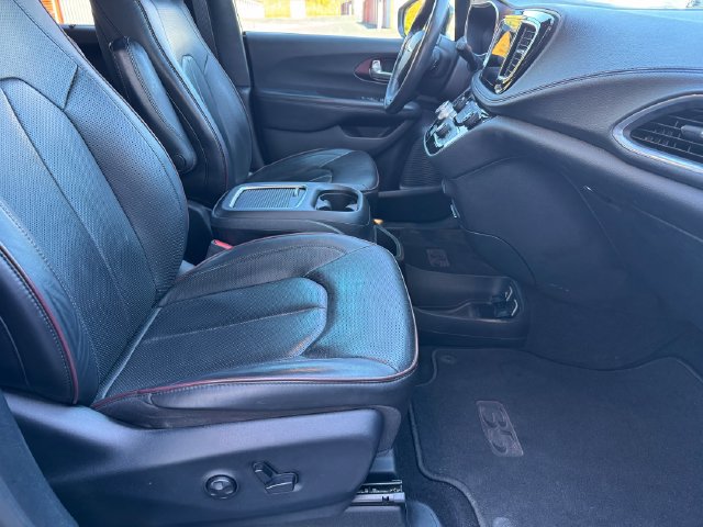 Used 2020 Chrysler Pacifica Limited FWD image 4