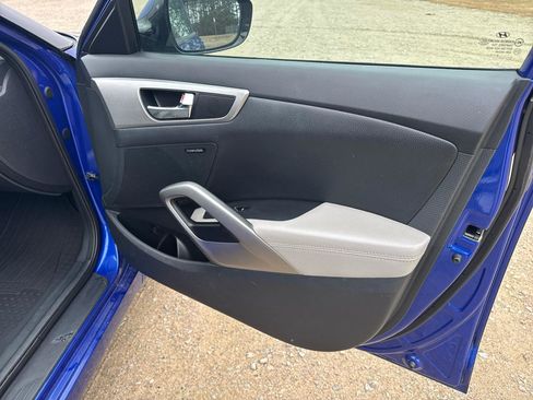 Used 2012 Hyundai Veloster w/ Style Pkg image 22