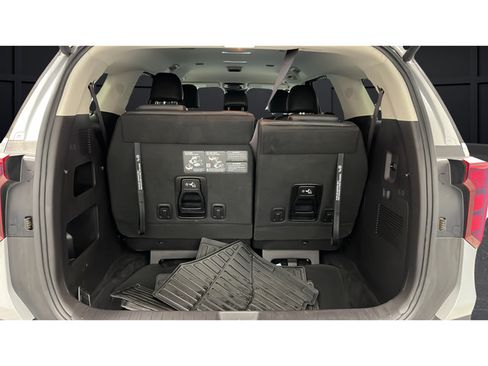 Used 2025 Kia Carnival EX FWD image 27