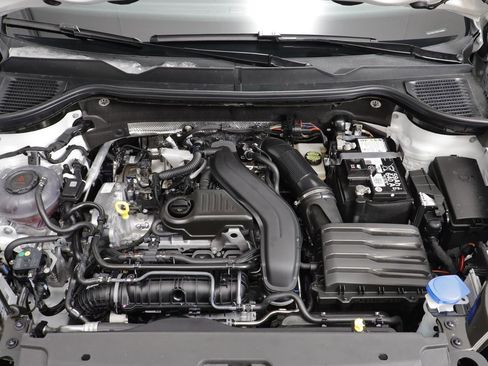 Used 2026 Volkswagen Taos SE image 23