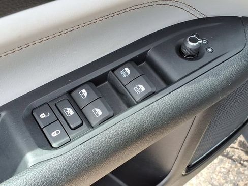 Used 2022 Jeep Compass Limited AWD/4WD image 17