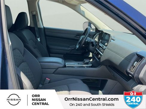Used 2025 Nissan Pathfinder SV FWD image 11