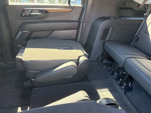 Used 2026 Chevrolet Suburban High Country AWD/4WD image 19