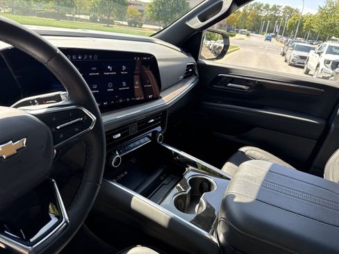 Used 2025 Chevrolet Suburban High Country AWD/4WD image 21