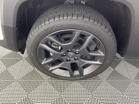 Used 2021 Jeep Renegade Latitude AWD/4WD image 16