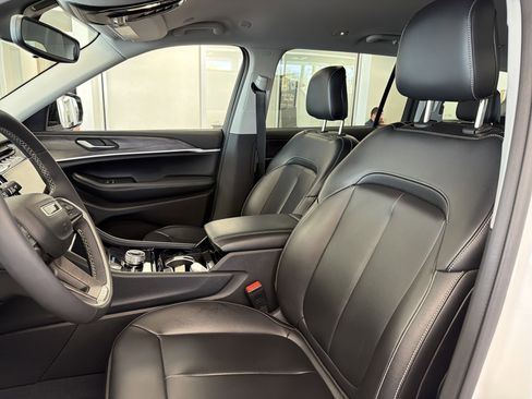 Used 2023 Jeep Grand Cherokee L Limited AWD/4WD image 8