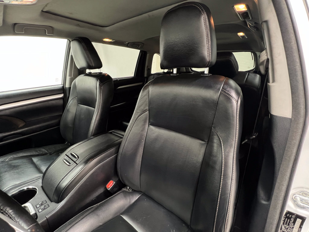 Used 2018 Toyota Highlander XLE AWD/4WD image 14