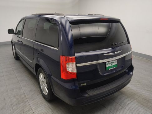 Used 2015 Chrysler Town & Country Touring FWD image 5