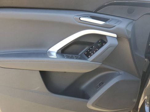 Used 2025 Audi Q5 Premium w/ Convenience Package image 19