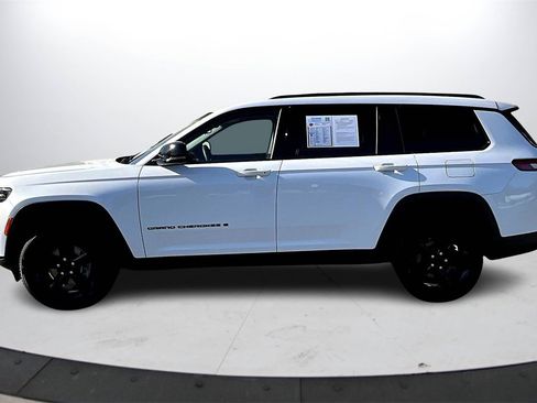 Used 2023 Jeep Grand Cherokee L Limited w/ Black Appearance Package image 5