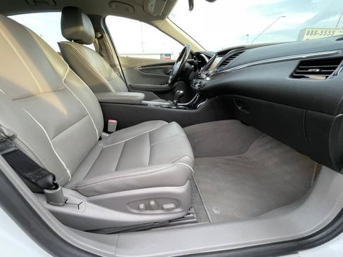 Used 2018 Chevrolet Impala Premier FWD image 24