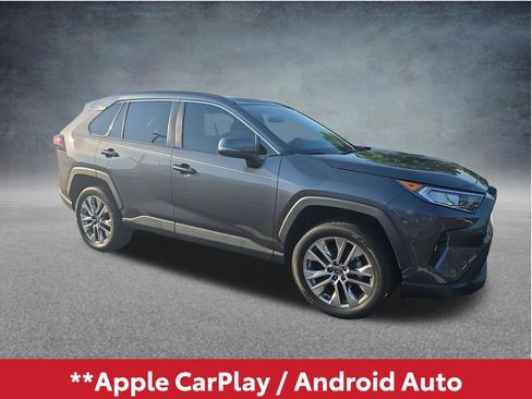 Used 2021 Toyota RAV4 XLE Premium FWD image 3