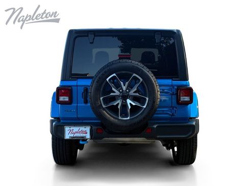 Used 2024 Jeep Wrangler Unlimited w/ Convenience Group AWD/4WD image 4